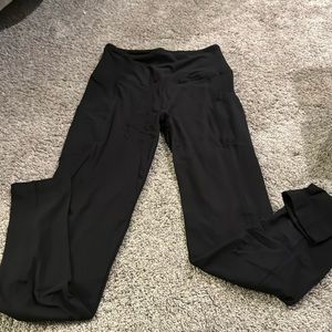 New in bag women’s OS Black super soft leggings with side pocket’s.